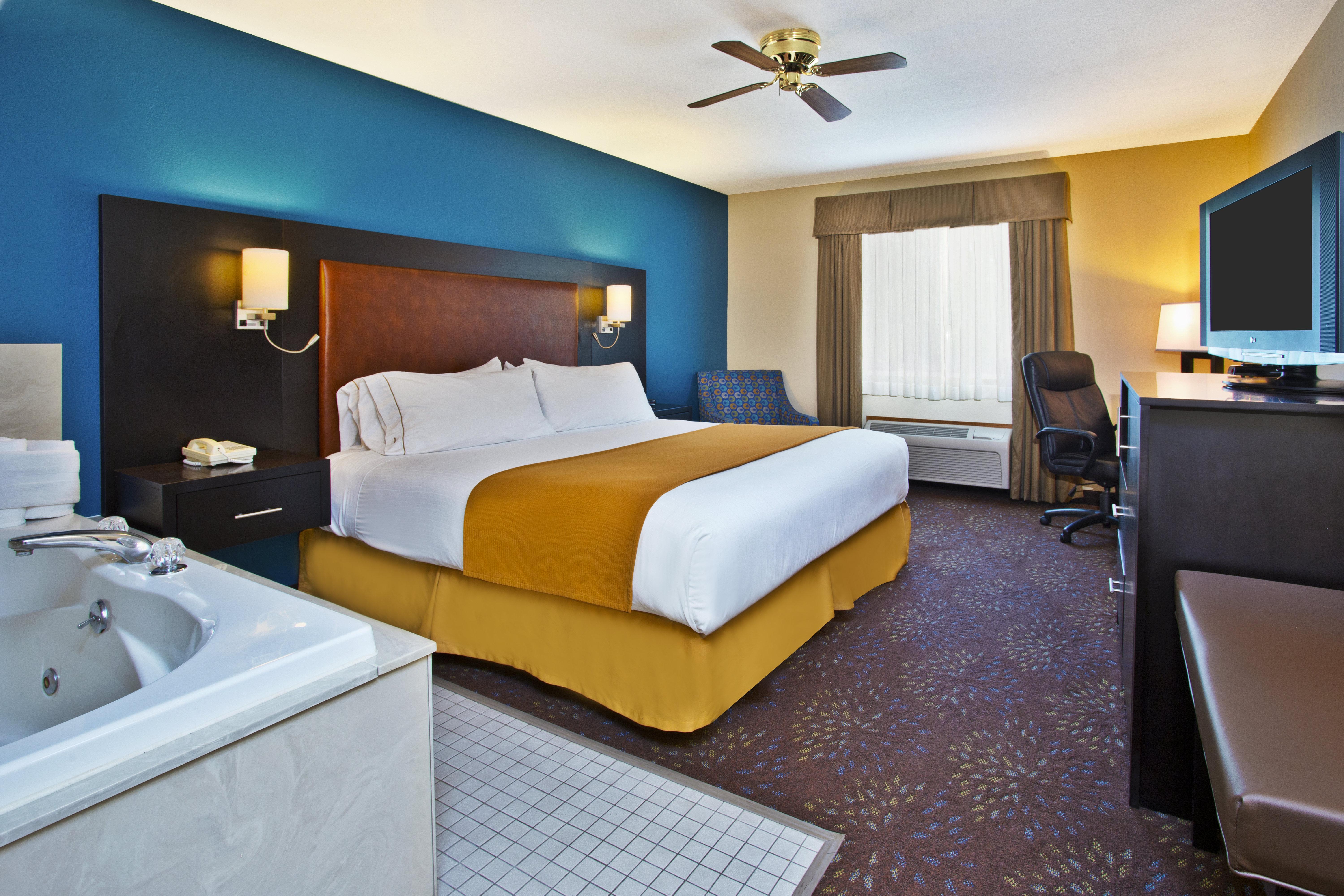 Holiday Inn Express Mackinaw City By Ihg Exterior photo