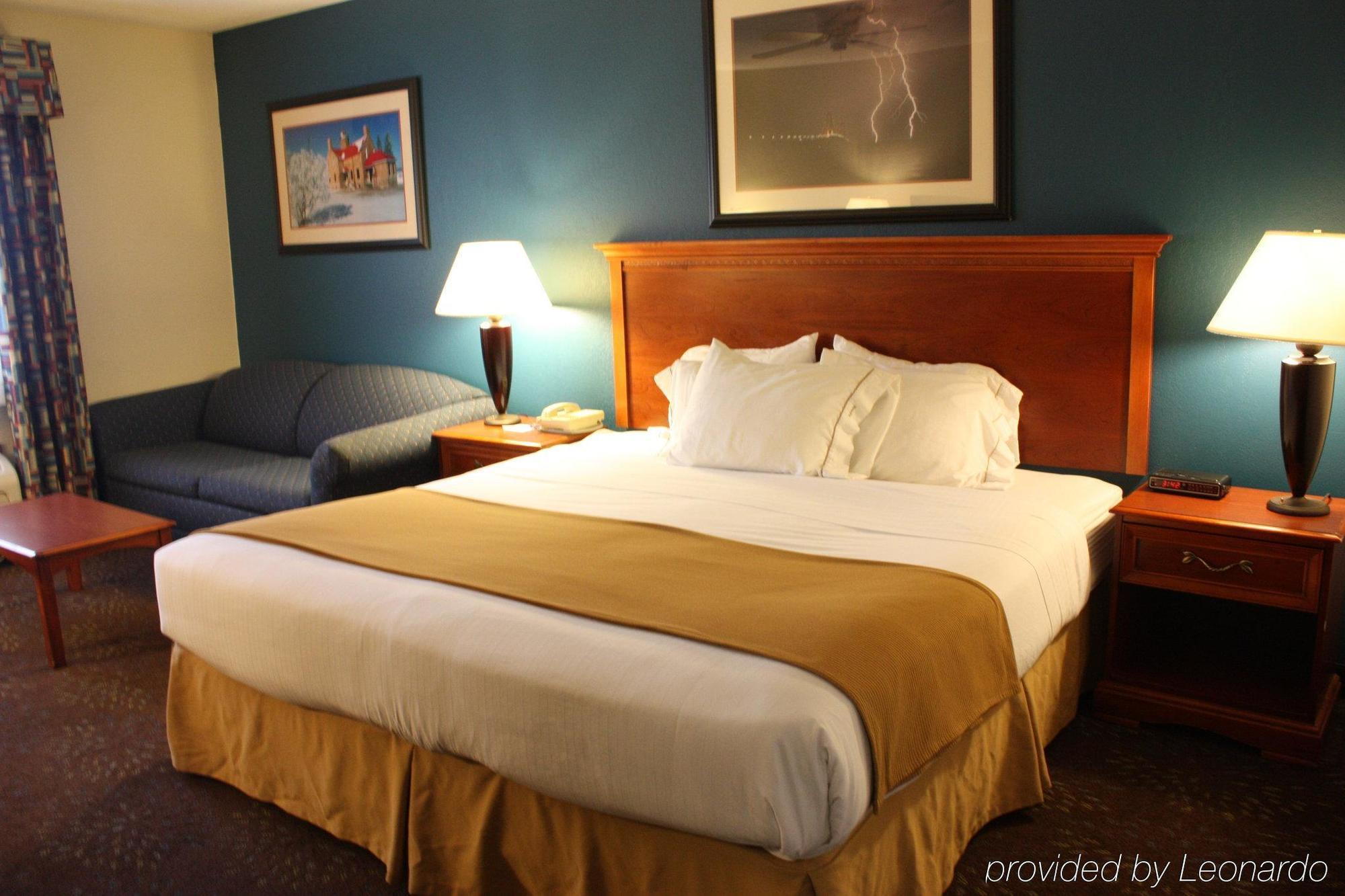 Holiday Inn Express Mackinaw City By Ihg Exterior photo