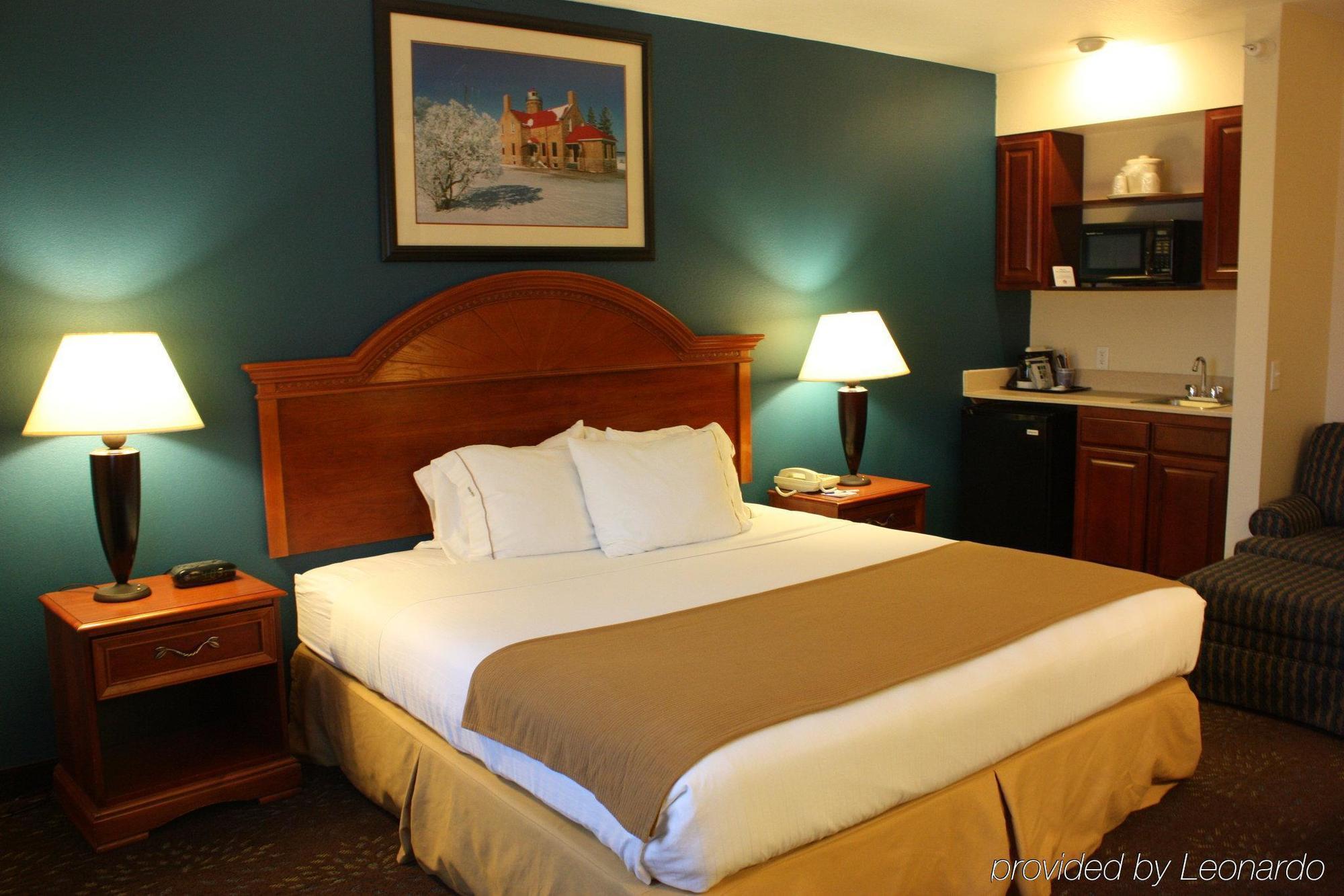 Holiday Inn Express Mackinaw City By Ihg Exterior photo