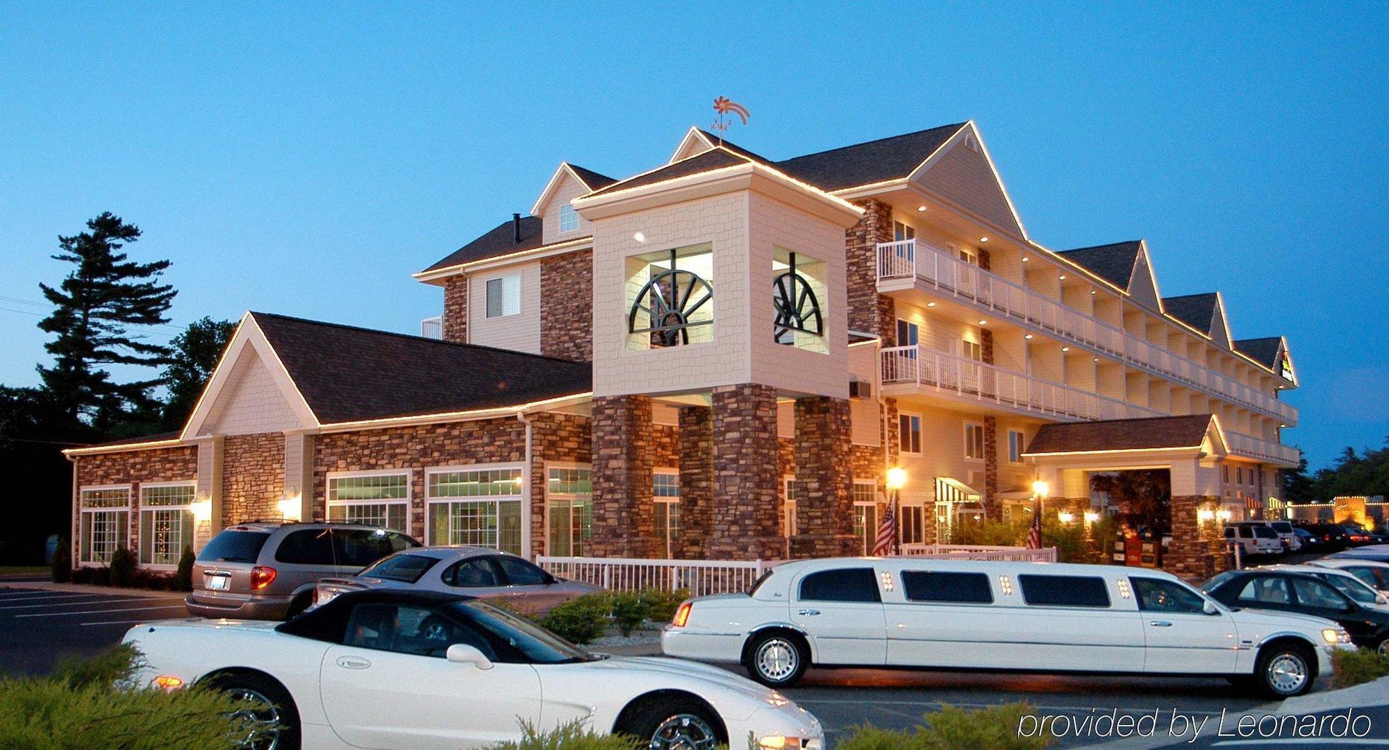 Holiday Inn Express Mackinaw City By Ihg Exterior photo