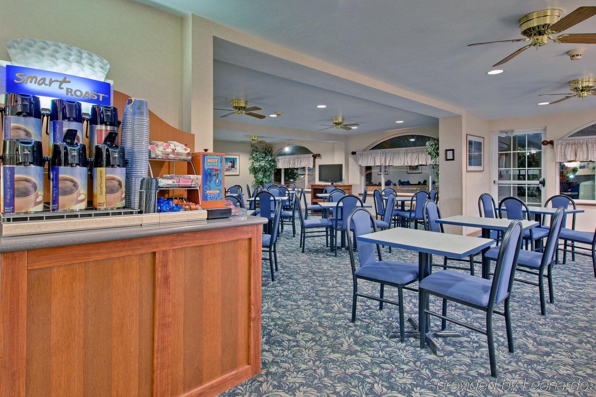 Holiday Inn Express Mackinaw City By Ihg Exterior photo
