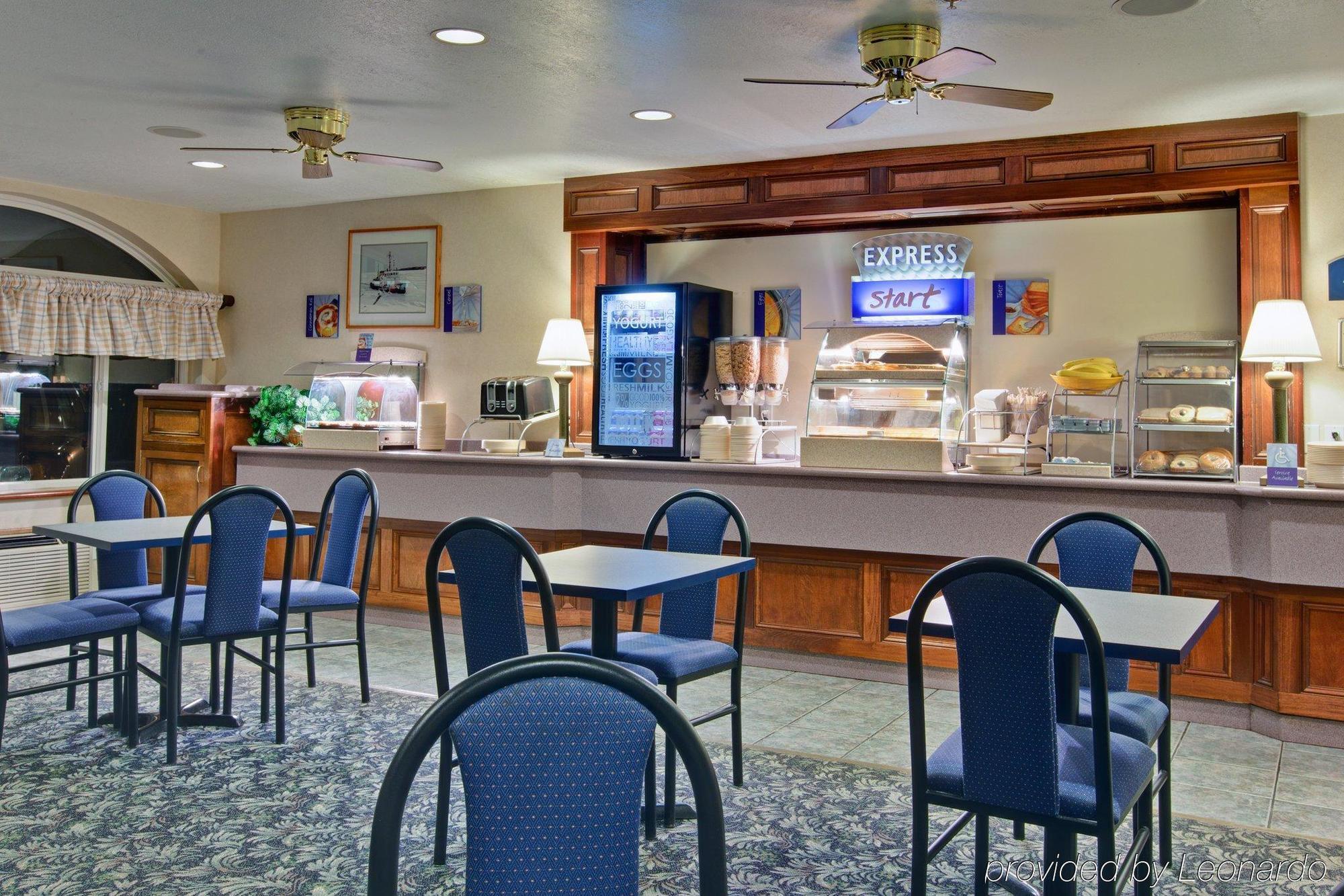 Holiday Inn Express Mackinaw City By Ihg Exterior photo