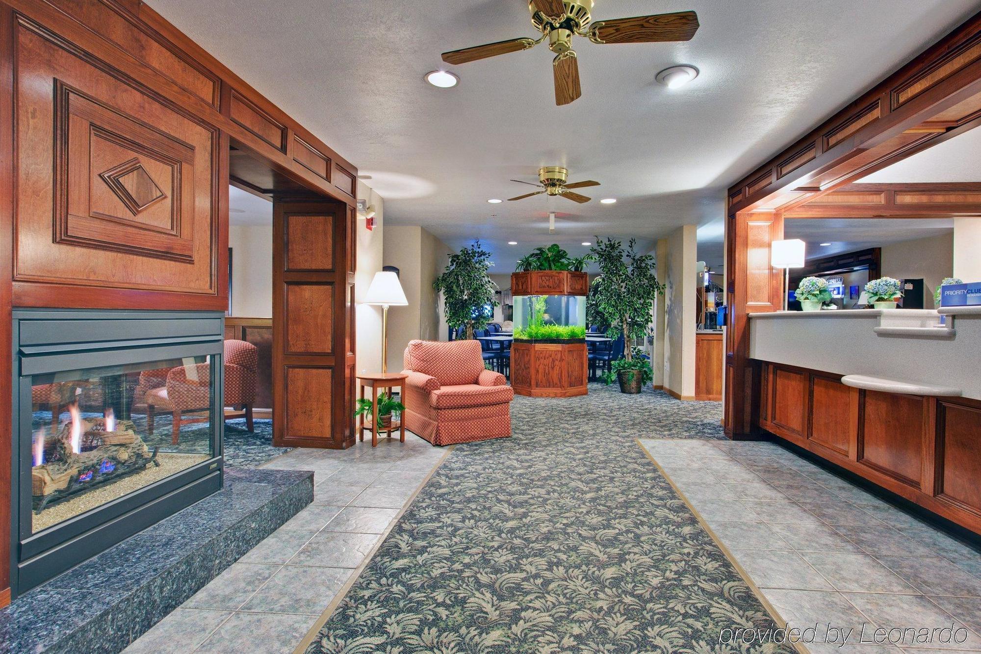 Holiday Inn Express Mackinaw City By Ihg Exterior photo
