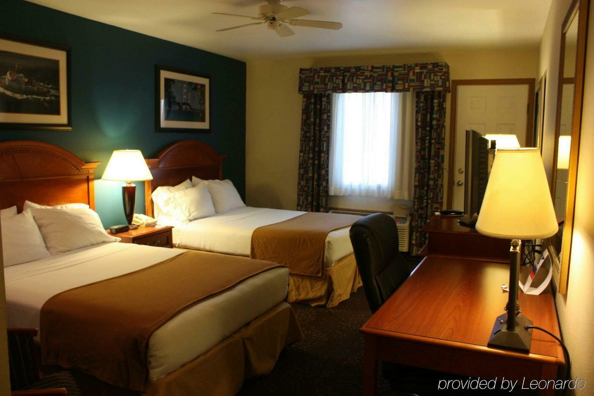 Holiday Inn Express Mackinaw City By Ihg Exterior photo