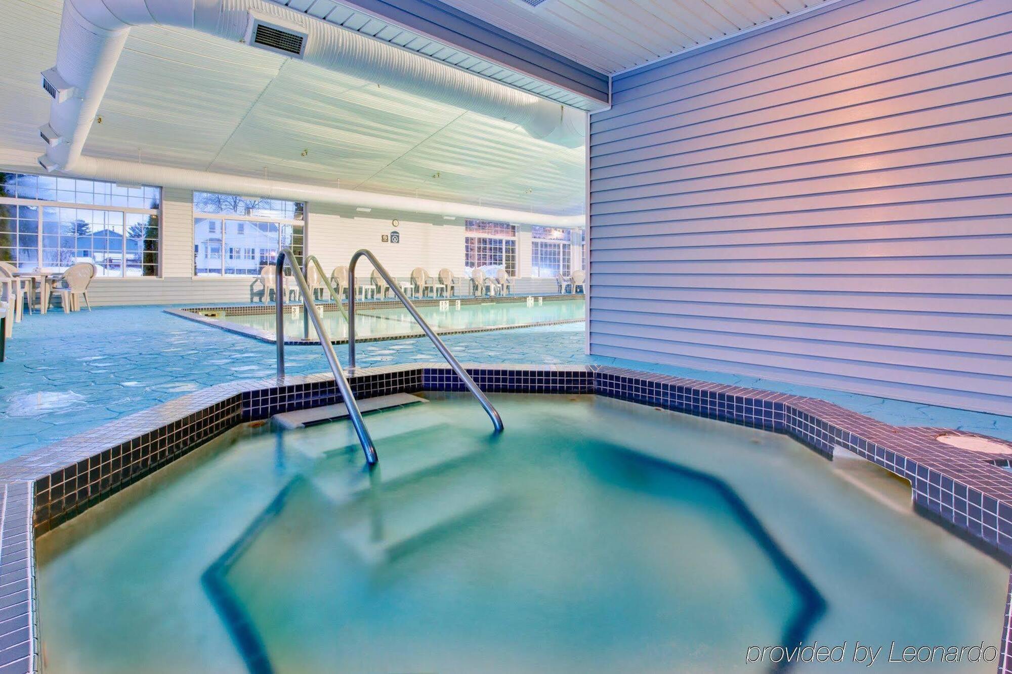 Holiday Inn Express Mackinaw City By Ihg Exterior photo